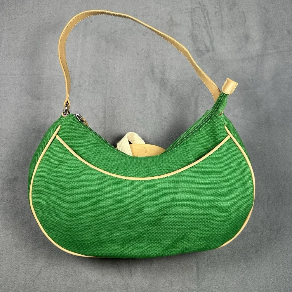 Etienne Aigner features durable